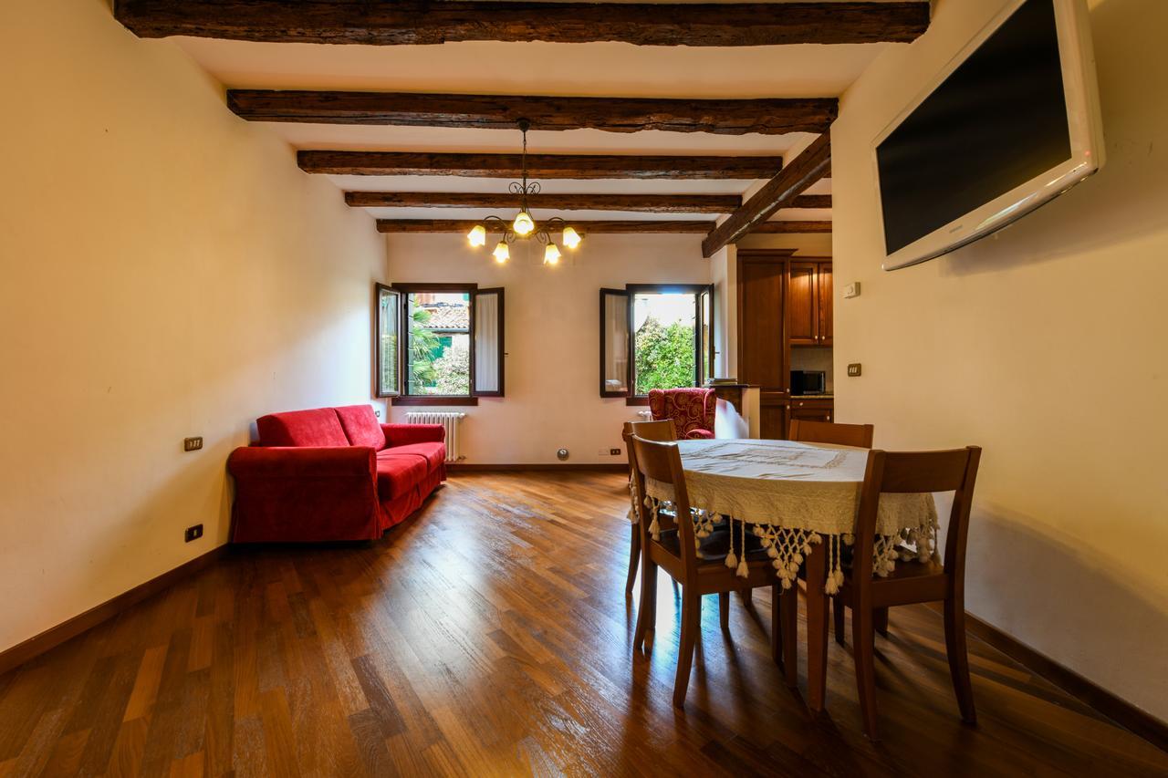 Red Fashion Apartment Venesia Bagian luar foto
