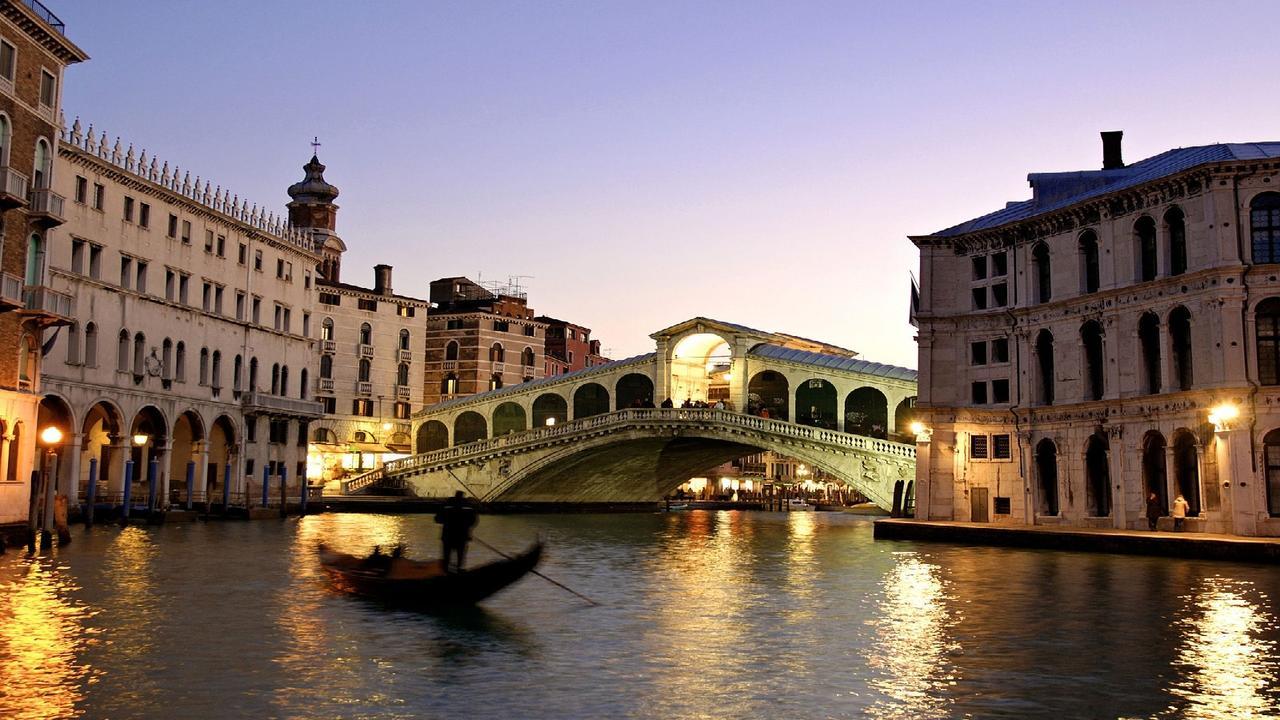 Red Fashion Apartment Venesia Bagian luar foto