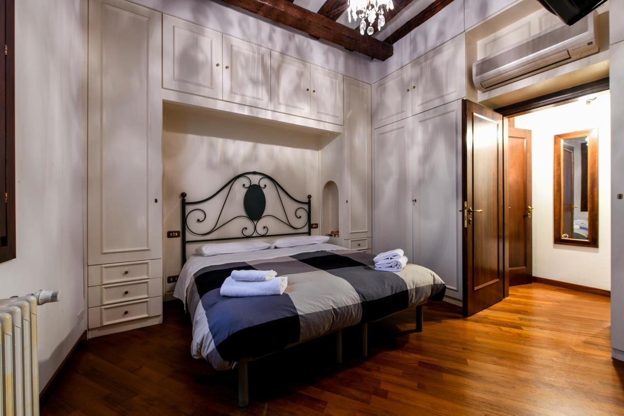 Red Fashion Apartment Venesia Bagian luar foto