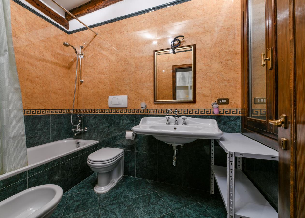 Red Fashion Apartment Venesia Bagian luar foto