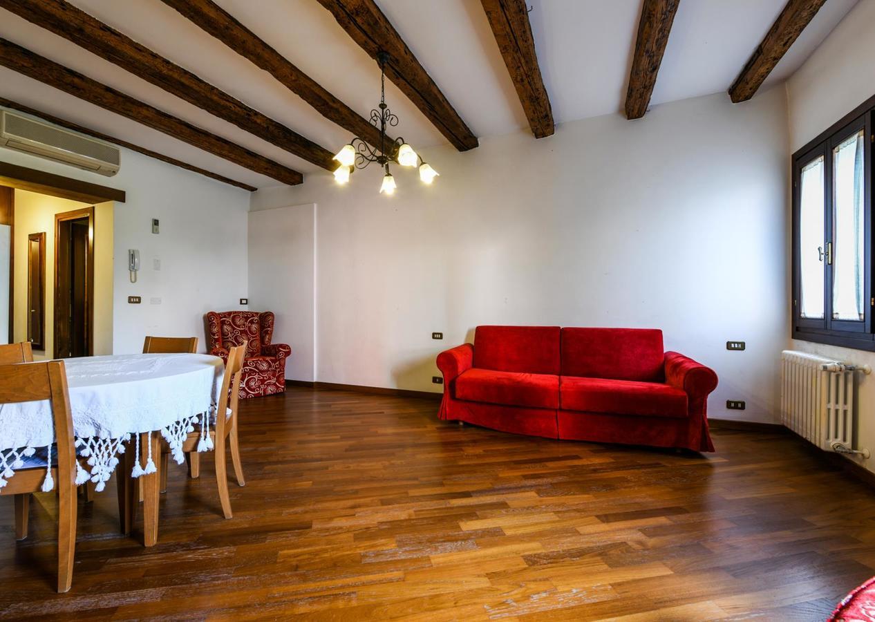 Red Fashion Apartment Venesia Bagian luar foto