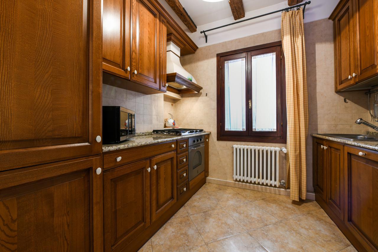 Red Fashion Apartment Venesia Bagian luar foto