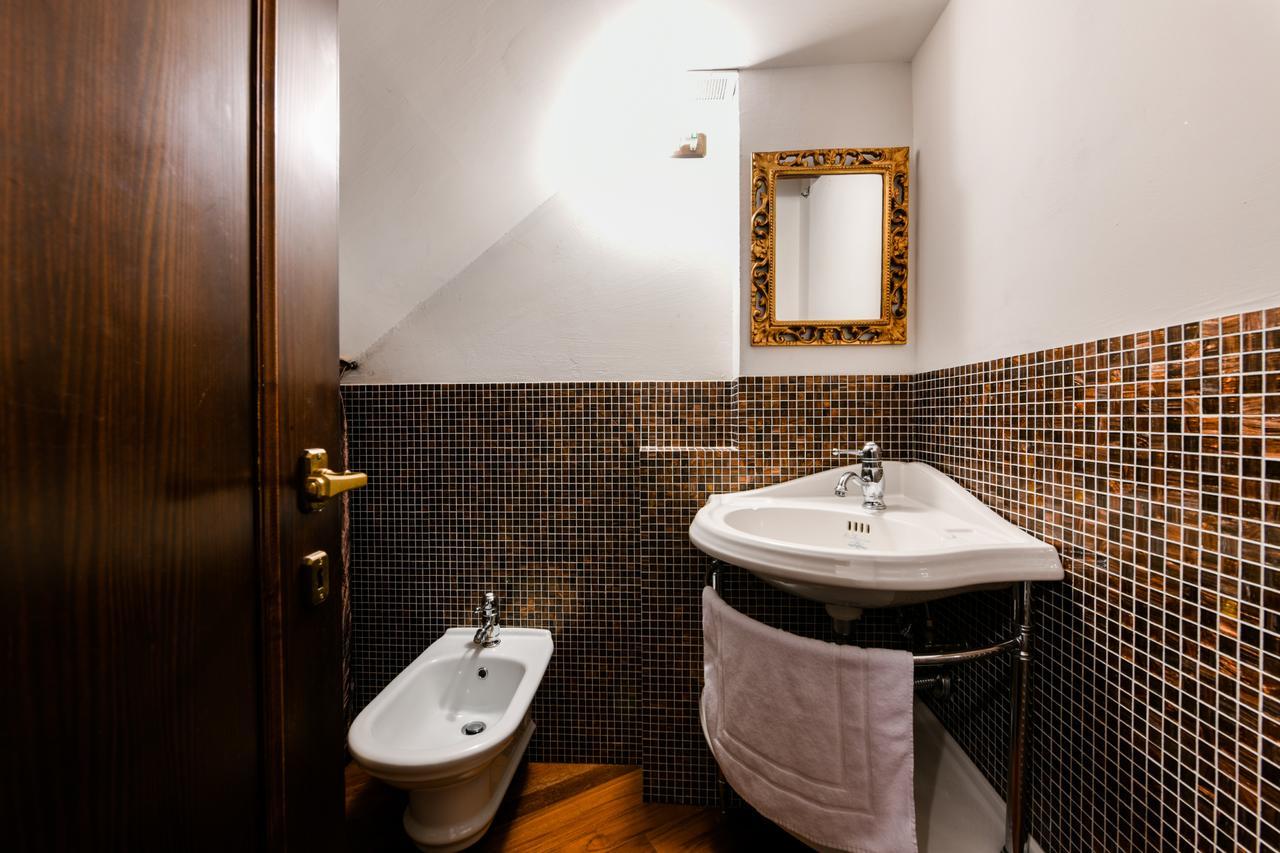 Red Fashion Apartment Venesia Bagian luar foto